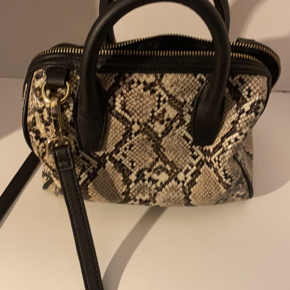 Express cross body snake skin purse - Picture 2 of 4